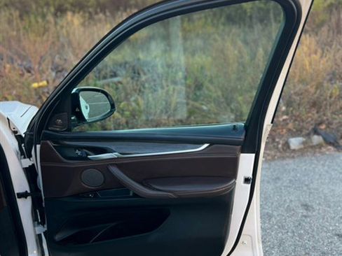 Used 2017 BMW X5 xDrive40e image 22