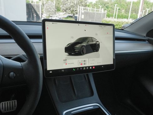 Used 2022 Tesla Model Y Performance AWD/4WD image 16