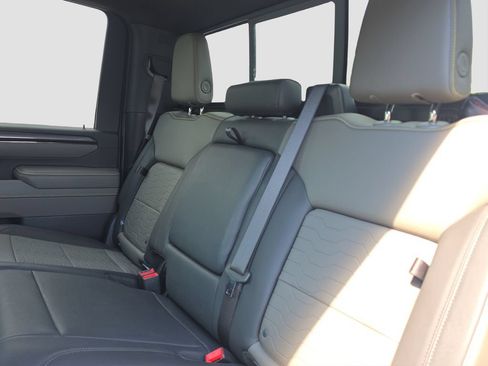 Used 2025 Chevrolet Silverado 2500 ZR2 AWD/4WD image 12