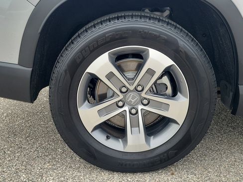 Certified 2025 Honda Pilot EX-L image 9