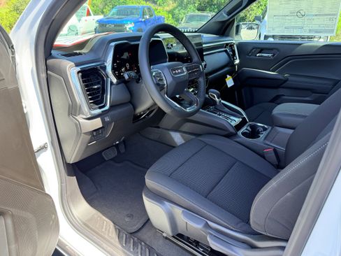 New 2026 GMC Canyon Elevation RWD image 10