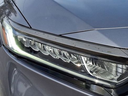 Used 2018 Honda Accord Sport image 9