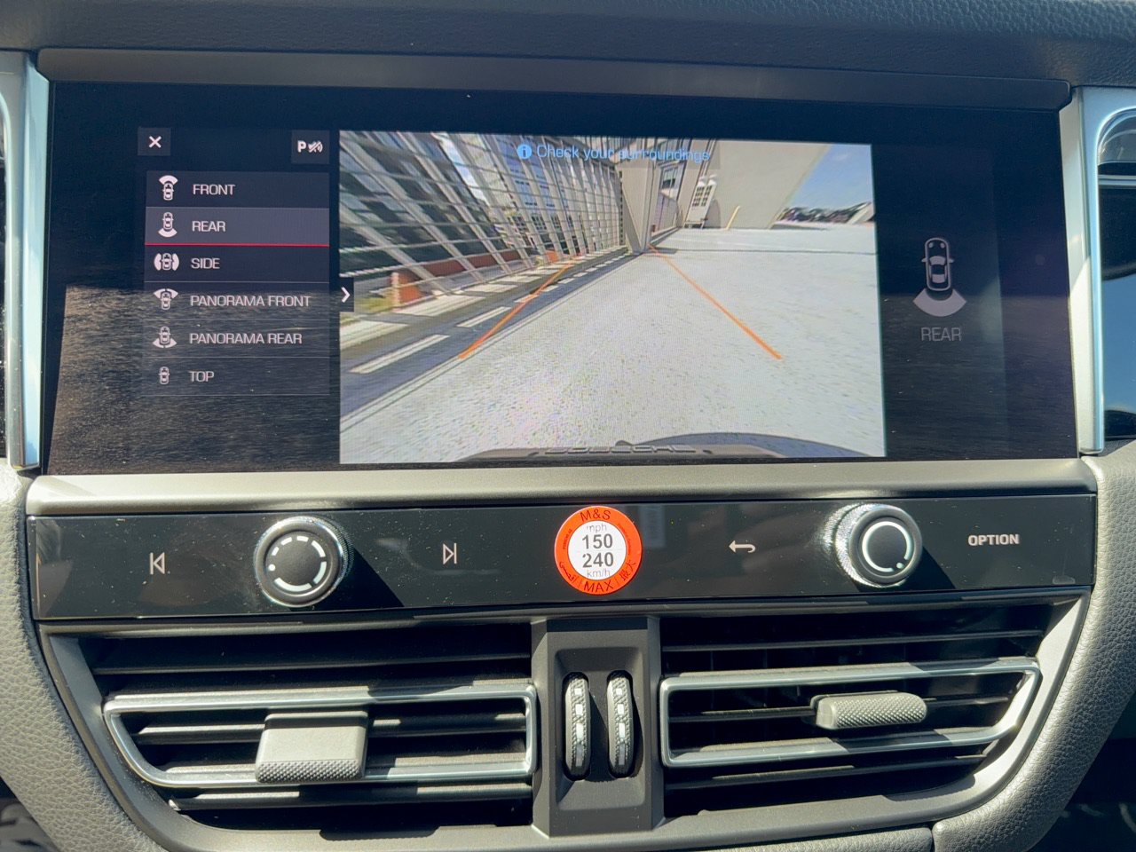 Certified 2026 Porsche Macan AWD/4WD image 24