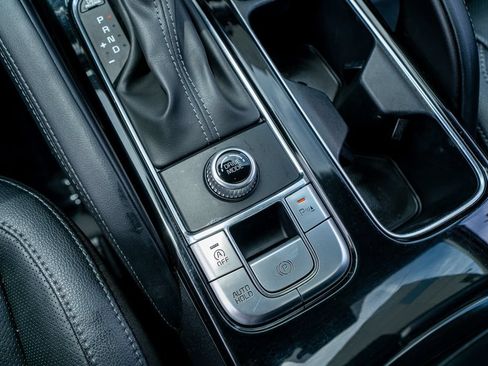 Used 2024 Kia Telluride EX w/ EX Captain's Chair Package FWD image 40