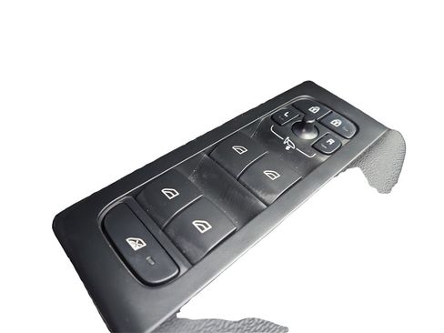 Used 2023 Volvo XC40 B5 Plus image 21