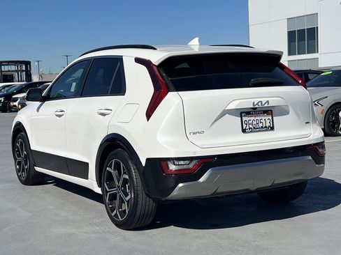 Certified 2023 Kia Niro SX Touring image 4