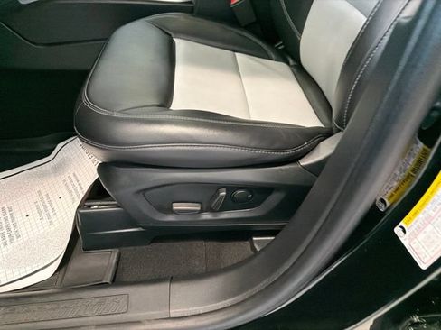Used 2024 Ford Explorer XLT w/ Equipment Group 202A AWD/4WD image 15