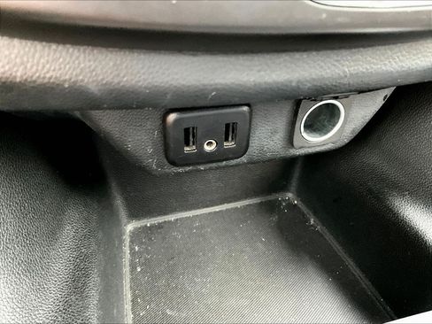 Used 2019 Chevrolet Traverse LT FWD image 16