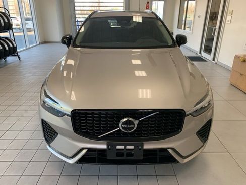 Certified 2025 Volvo XC60 B5 Plus image 2