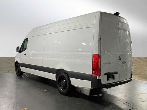 Used 2024 Mercedes-Benz Sprinter 2500 image 5
