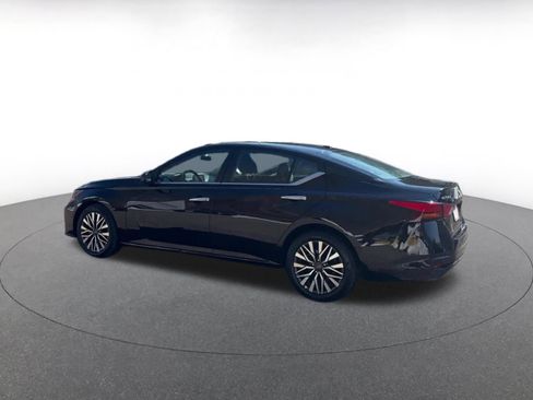 Used 2025 Nissan Altima 2.5 SV image 10