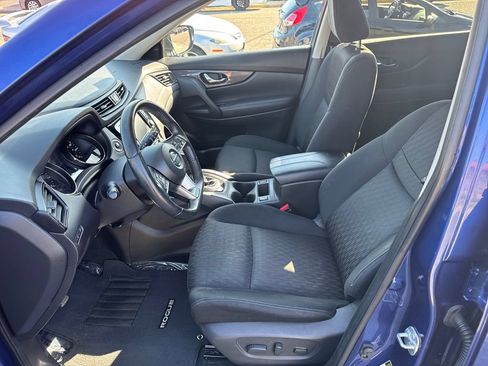 Used 2018 Nissan Rogue SV AWD/4WD image 25