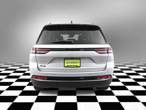 Used 2023 Jeep Grand Cherokee Altitude image 6