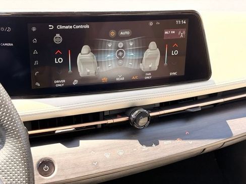 Used 2024 Nissan Ariya FWD image 19