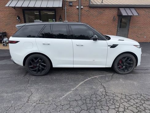 Used 2023 Land Rover Range Rover Sport SE Dynamic AWD/4WD image 3