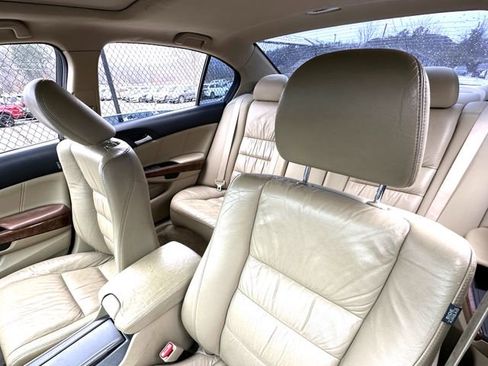 Used 2011 Honda Accord EX-L image 11