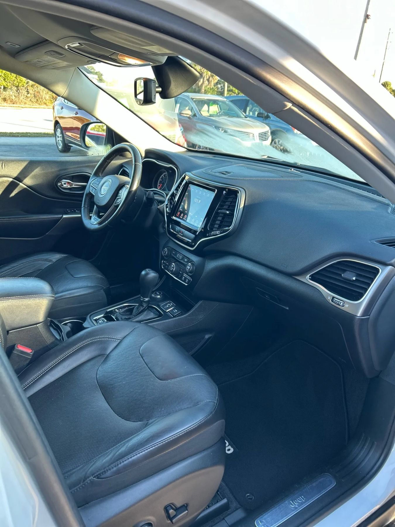 Used 2019 Jeep Cherokee Limited AWD/4WD image 23