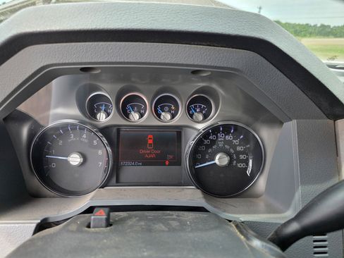 Used 2014 Ford F250 XLT w/ XLT Premium Package AWD/4WD image 9
