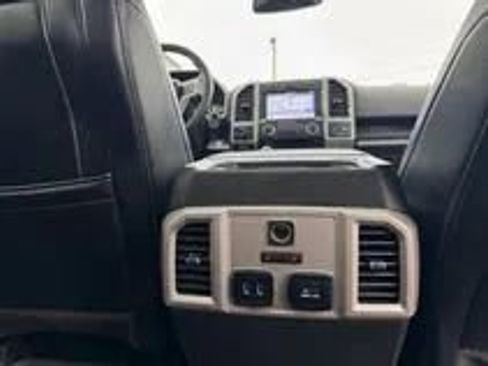 Used 2018 Ford F150 Lariat w/ Equipment Group 502A Luxury AWD/4WD image 17