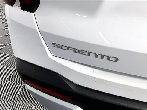 Certified 2026 Kia Sorento LX FWD image 23