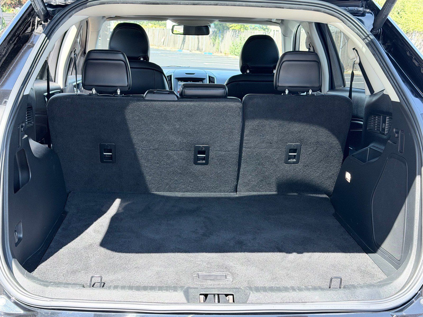 Used 2018 Ford Edge Titanium w/ Equipment Group 302A FWD image 18