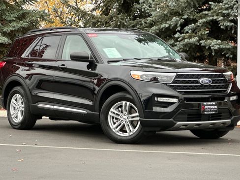 Used 2023 Ford Explorer XLT w/ Equipment Group 202A image 2