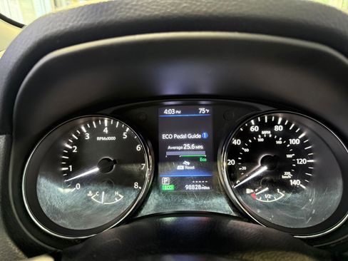 Used 2019 Nissan Rogue SV image 23