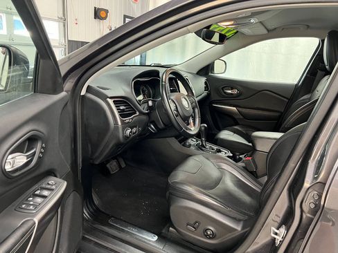 Used 2019 Jeep Cherokee Limited AWD/4WD image 7