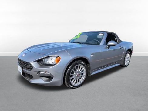 Used 2017 FIAT 124 Spider Classica image 24