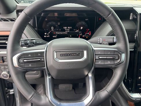 Used 2025 GMC Yukon XL Denali AWD/4WD image 15