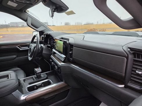 Used 2022 Chevrolet Silverado 1500 LT Trail Boss w/ Convenience Package II image 37