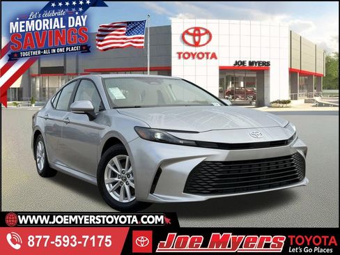 Used 2025 Toyota Camry LE FWD image 1