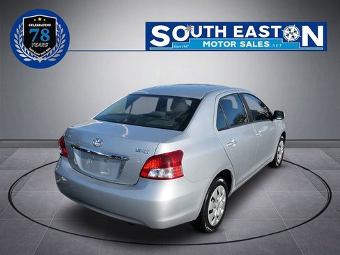 Used 2011 Toyota Yaris Base image 5