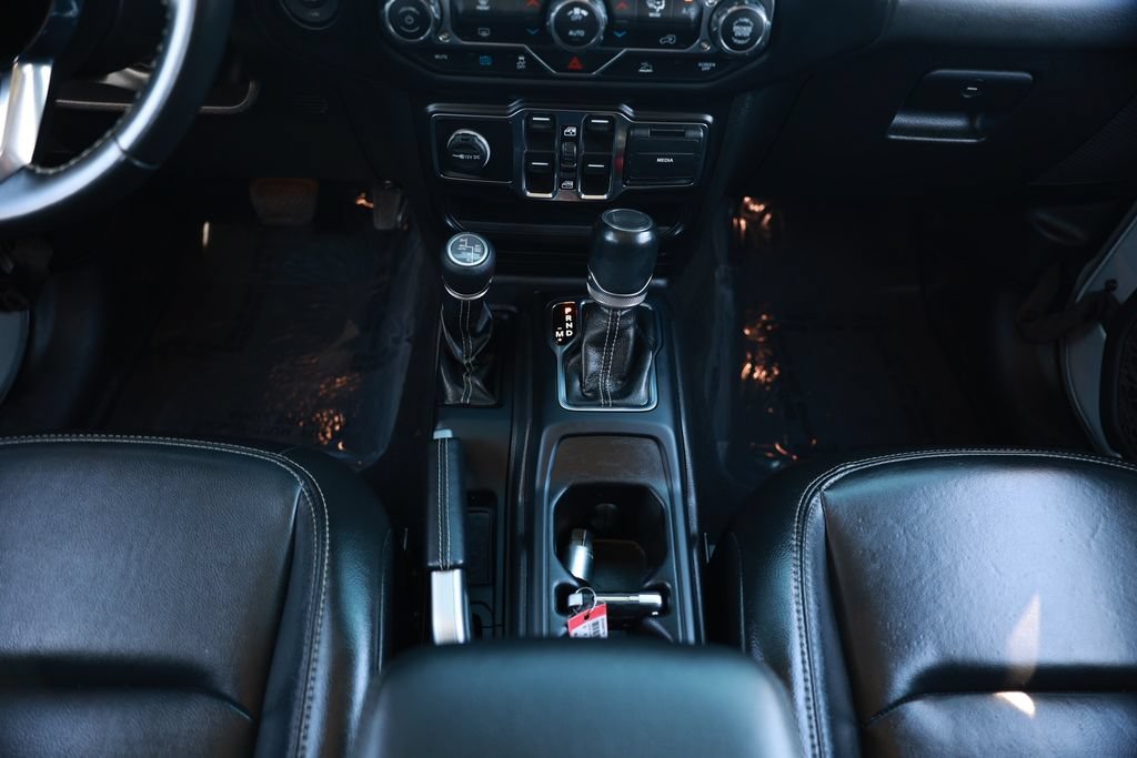 Used 2022 Jeep Wrangler Unlimited Sahara AWD/4WD image 32