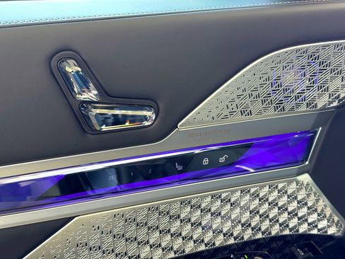 Used 2024 BMW 760i xDrive image 19