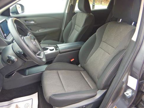 Used 2024 Nissan Rogue SV image 11