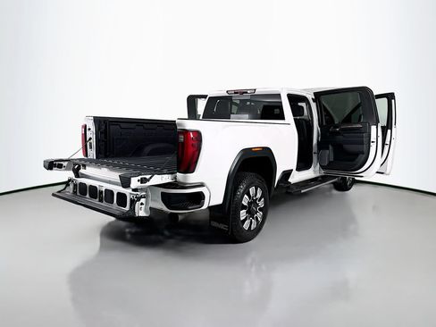 Used 2024 GMC Sierra 3500 Denali w/ Technology Package AWD/4WD image 18
