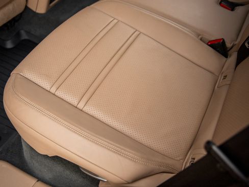 Certified 2019 Porsche Cayenne AWD/4WD image 35