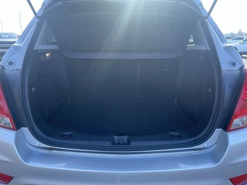 Used 2022 Chevrolet Trax LT w/ LT Convenience Package image 24