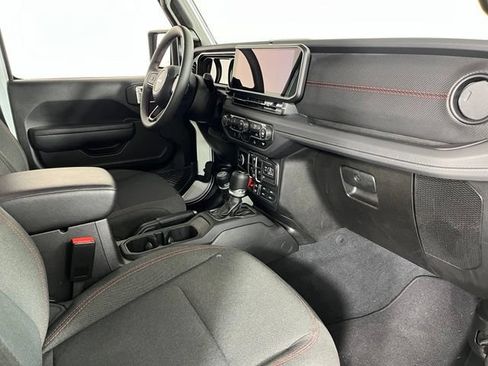 Used 2025 Jeep Wrangler Unlimited Rubicon AWD/4WD image 45