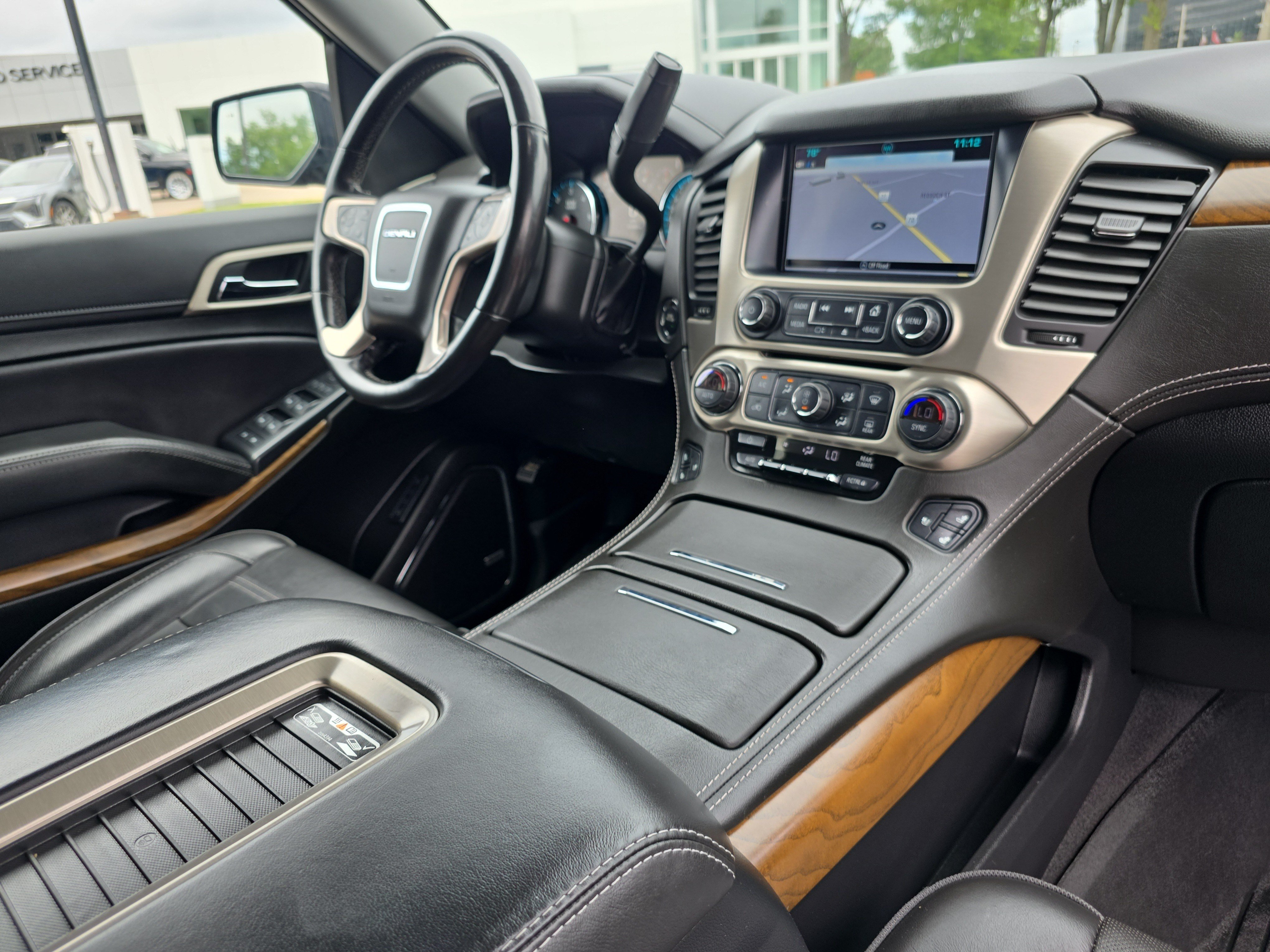 Used 2020 GMC Yukon Denali w/ Denali Premium Package AWD/4WD image 17