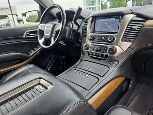 Used 2020 GMC Yukon Denali w/ Denali Premium Package AWD/4WD image 17