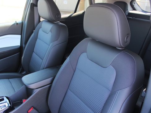 New 2025 Chevrolet Trax LT w/ Driver Confidence Package image 26