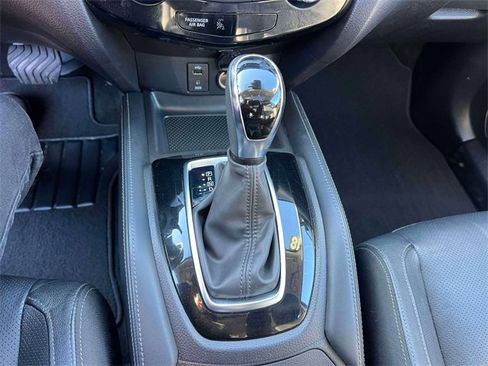 Used 2018 Nissan Rogue Sport SL w/ SL Premium Package image 33