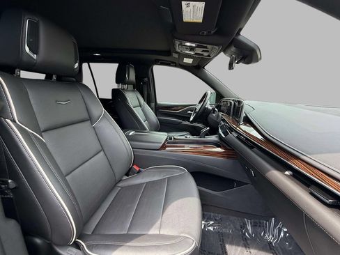Used 2022 Cadillac Escalade Premium Luxury AWD/4WD image 14