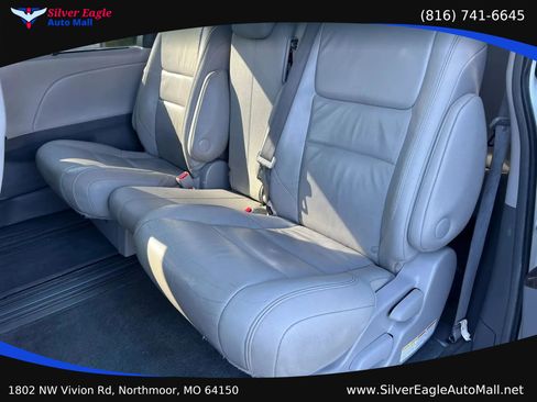 Used 2015 Toyota Sienna XLE FWD image 10
