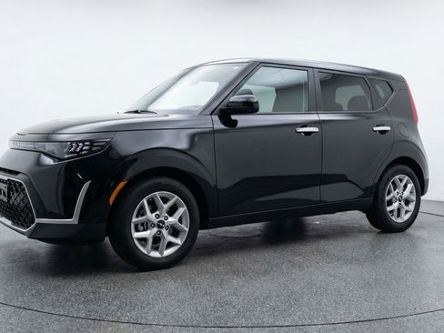 Used 2025 Kia Soul LX w/ LX Technology Package image 3