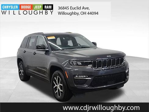 Certified 2025 Jeep Grand Cherokee Limited AWD/4WD image 3
