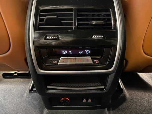 Used 2023 BMW X7 xDrive40i w/ Premium Package image 13