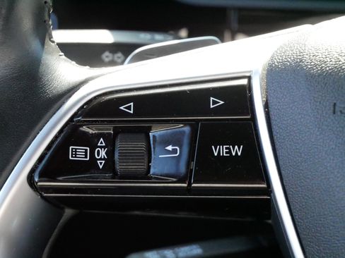 Used 2021 Audi e-tron Premium Plus w/ Premium Plus Package AWD/4WD image 25